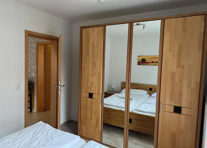 Unter Den Kiefern 99